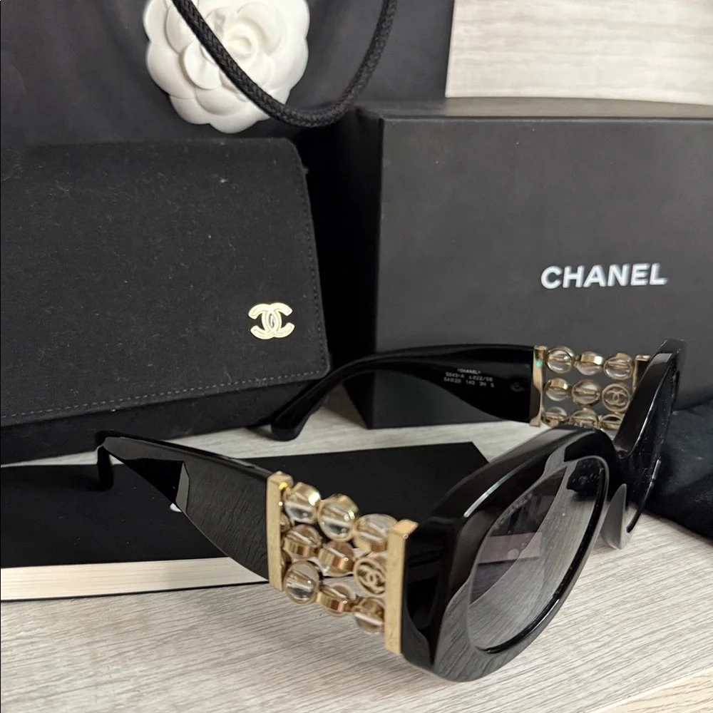 CHANEL 
Oval Sunglasses CH5543A
Full Inclusion - Picture 11 of 12